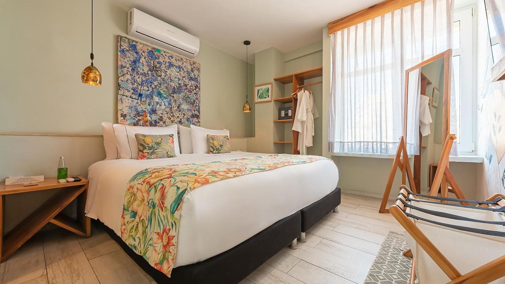 Townhouse Boutique Hotel 4*