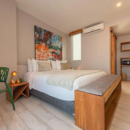 Townhouse Boutique Hotel 4*