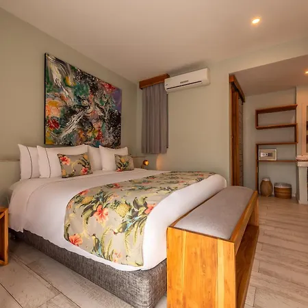 Townhouse Boutique 4*