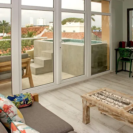 Townhouse Boutique Hotel 4*